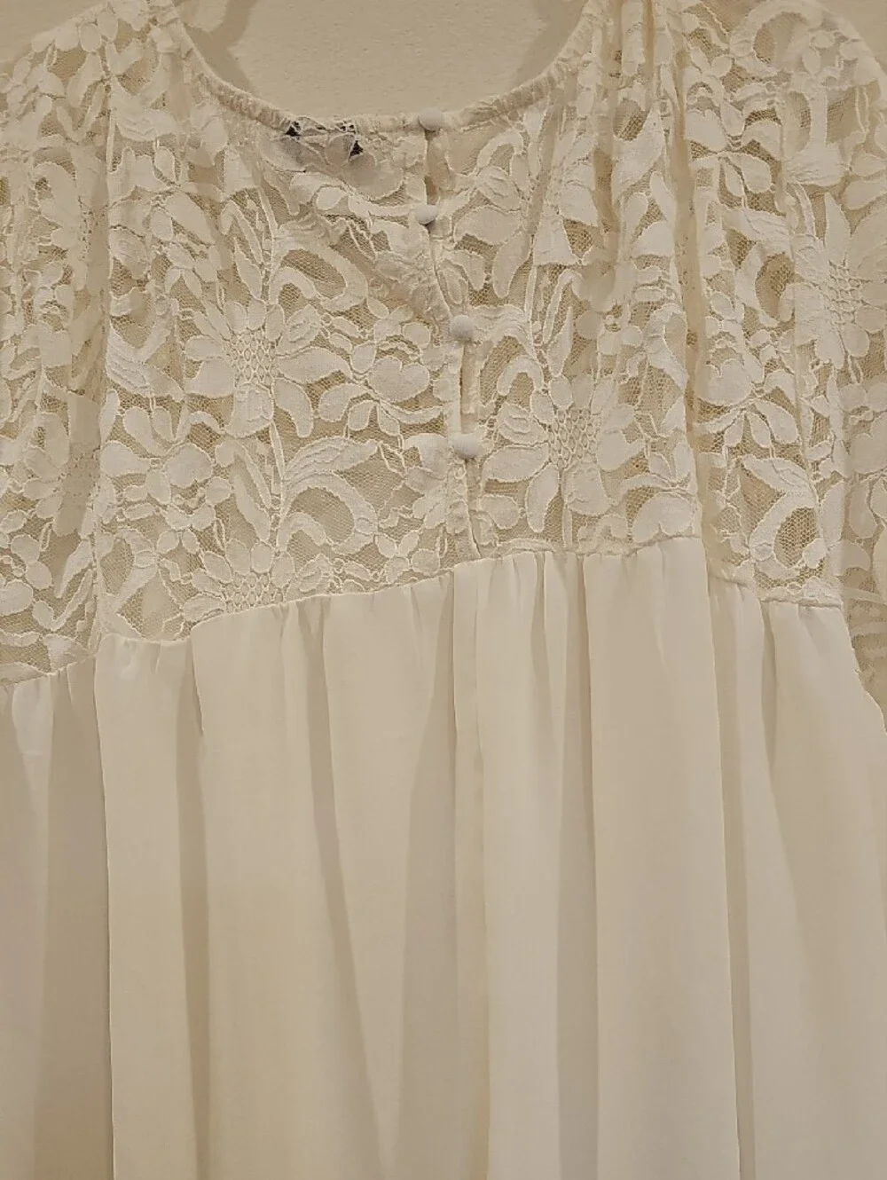 torrid Cream Floral Lace Yoke Blouse - Picture 3 of 4